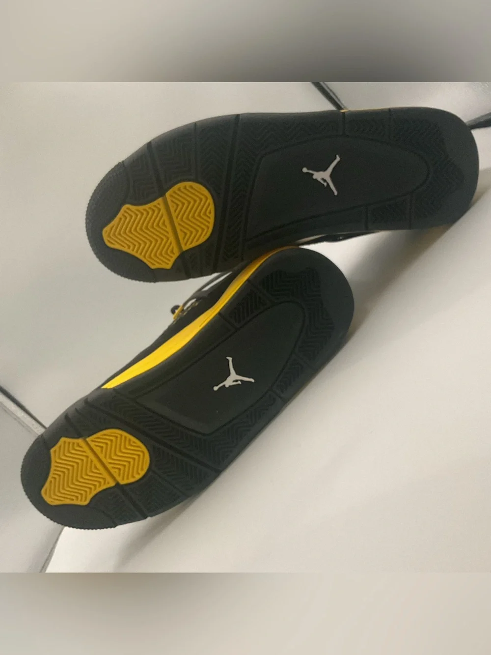 Air Jordan 4 Retro Thunder Black Tour Yellow Mid Top Shoe Sneaker NIB Size 8